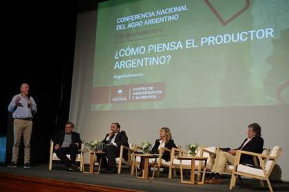 La encuesta fue presentada pro la Universidad Asutral, en el auditorio del Malba