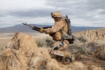 La energía que genera el cuerpo humano podría tener aplicaciones en el área militar para impulsar los exoesqueletos de los soldados