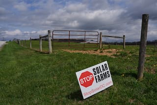 La energía solar puede salvar a los agricultores en EE.UU., pero es difícil vencer la oposición local