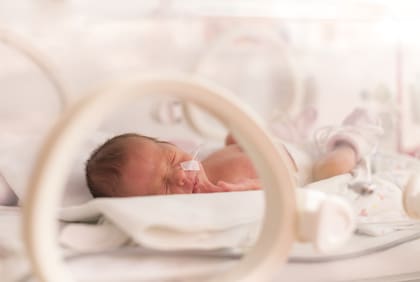 La enfermera de neonatología Noelia Maugouber habla de una realidad con los bebés prematuros: “La primera barrera que encontramos es que a veces la mamá no se anima a hacer upa a su bebé”.