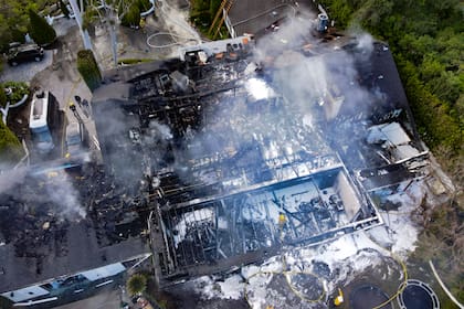 La enorme casa de Cara Delevingne en Los Ángeles se incendió completamente