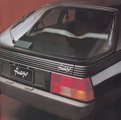 La enorme luneta en forma de burbuja envolvente, marca registrada de la Coupé Fuego