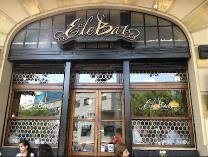 La ensalada de Elebar que incluye brie es para chuparse los dedos