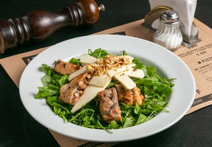 La ensalada Marechiare, una de las opciones de Army de la mañana a la noche.