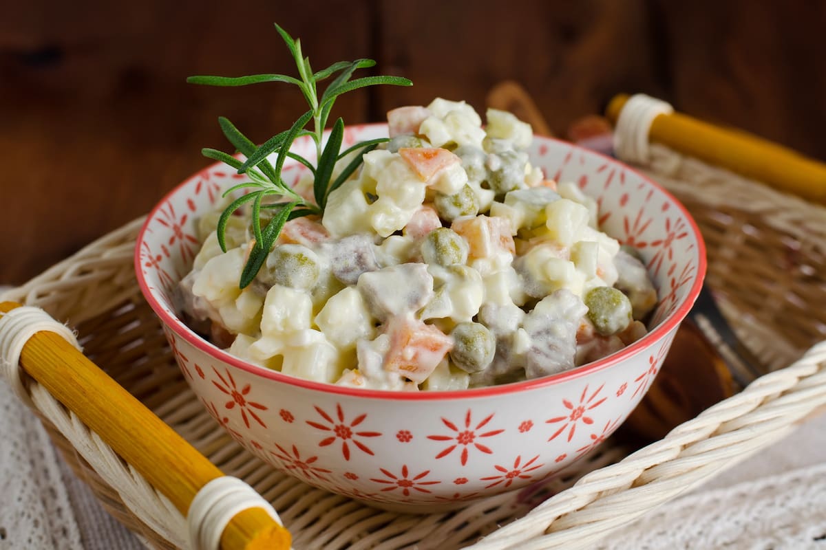 Um truque para realçar o sabor dos ingredientes da salada russa de Ano Novo