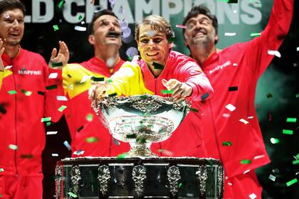 La Ensaladera y Rafa Nadal, la gran figura de España, el equipo campeón de las Finales de la Copa Davis.