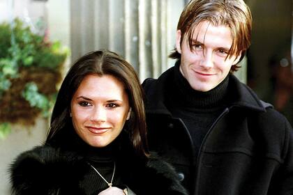 La entonces miembro de las Spice Girls y el exfutbolista, al comienzo de su relación