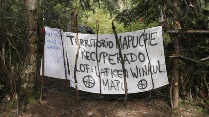 La entrada al sector tomado en Villa Mascardi