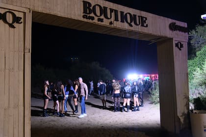 La entrada de Boutique, en Pinamar.