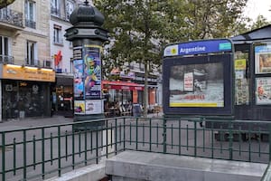 La entrada de la estación de metro Argentine, en la línea 1 de París, a pasos del Arco de Triunfo