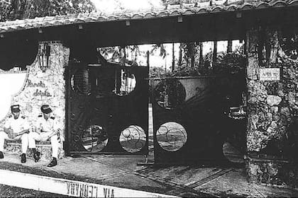 La entrada de la residencia de Manuel Noriega en Panamá, un hombre que estaba acostumbrado a los lujos y las fiestas