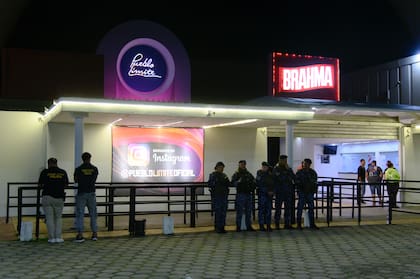 La entrada de Pueblo Límite, desierta.