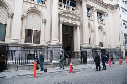 La entrada del Banco Central, en el microcentro porteño.