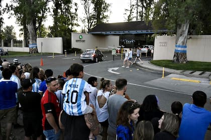 La entrada del barrio Kentucky en las afueras de Rosario donde vive Lionel Messi con su familia cada vez que viene al país