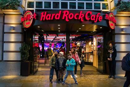 La entrada del Hard Rock Café en Piccadilly Circus, Londres.