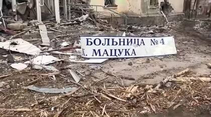La entrada del Hospital N° 4, I. K. Matsuka, en cuyo sótano se escondieron los Mezhevoy