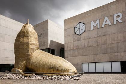 La entrada del Museo Mar y el icónico lobo marino que la artista Marta Minujín realizó con una cobertura de papeles de alfajores Havanna.