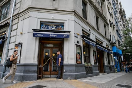 La entrada en la ochava de Lavalle y Callao