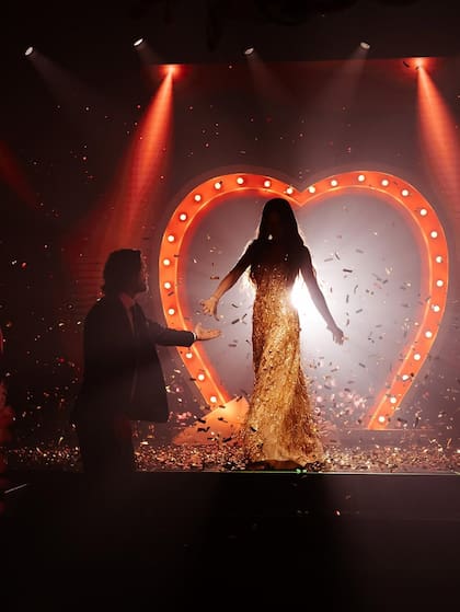 La entrada excéntrica de Matilda al salón de su fiesta