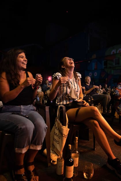 La entrada incluye un kit con vinos y cosas ricas cada isla de dos personas