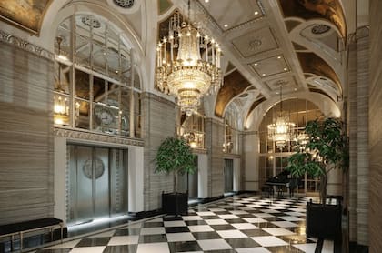 La entrada privada en 303 Park Avenue garantiza acceso directo y mayor privacidad