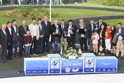 La entrega de premios del Gran Premio 25 de Mayo, el domingo pasado en San Isidro, tras el triunfo de Honest Boy