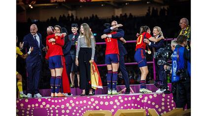 La entrega de premios en el Mundial 2023 que desató un escándalo en la Federación Española, con el presidente Luis Rubiales y la jugadora Jenni Hermoso (11) como protagonistas.