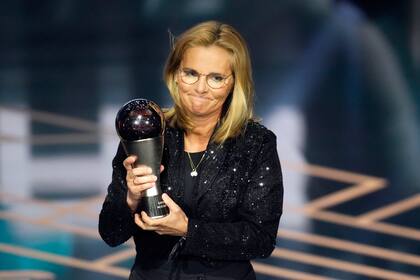 La entrenadora de Inglaterra Sarina Wiegman fue galardonada a principios de 2024 con el premio The Best de la FIFA