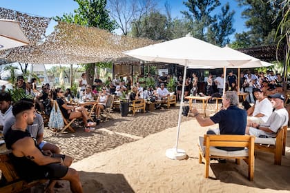 La entrevista destacó la importancia de priorizar la pureza y la concentración real de activos en los suplementos.