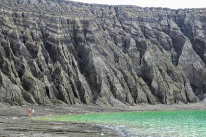 La erosión causada por la lluvia esculpió los acantilados en torno al cráter