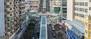 Inauguran una escalera mecánica que tiene nueve cuadras de alto y ahorra 40 minutos de caminata