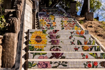 La Escalera de las Flores, una intervención urbana que se convirtió en un ícono de la ciudad