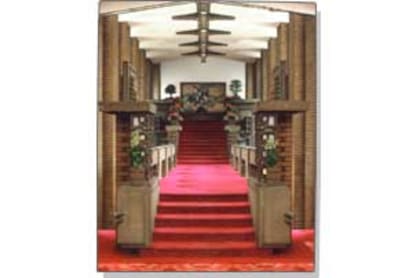 La escalera frontal conocida como "Otoko no Hanamichi" (Sendero Glorioso del Hombre), el acceso principal hacia el Despacho del Primer Ministro y la Sala del Gabinete