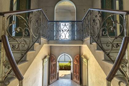 La escalera que accede al vestíbulo