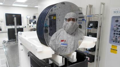 La escasez global de semiconductores se agravó con la pandemia.