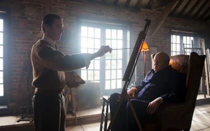 La escena de The Crown en la que Churchill es retratado por Sutherland