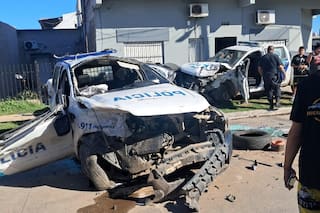 Cuatro policías heridos tras un violento choque entre dos patrulleros en una persecución a motochorros