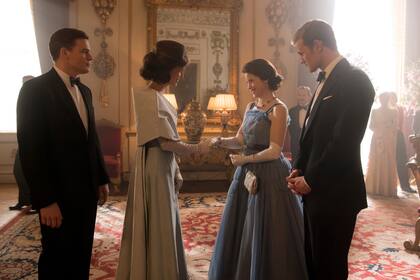 La escena del encuentro entre JFK, Jackie Kennedy, la reina y su marido
