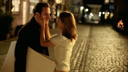 La escena romántica de Keira Knightley y Andrew Lincoln que marcó las películas navideñas de principios de los 2000