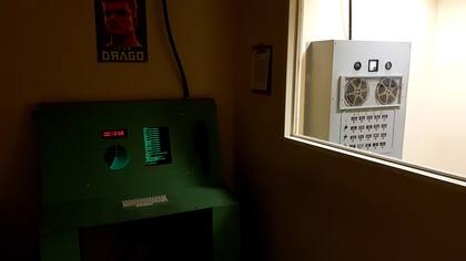 La escenografía de Soviet, uno de los juegos de escape de Enter the Exit, invita a vivir una experiencia distinta.