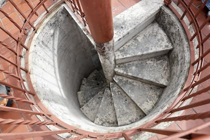 La esclera circular que lleva al mirador