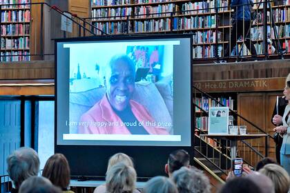 Maryse Condé al ganar el “Nobel alternativo” de literatura, en 2018
