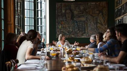 La escritora Liliana Hecker hace un repaso de los cafés más tradicionales de la ciudad; recuerdos e historias