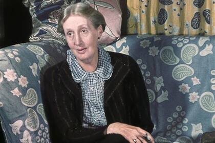 En la mira de la cancelación, la escritora Virginia Woolf: una de las más destacadas figuras del vanguardismo moderno anglosajón del siglo XX