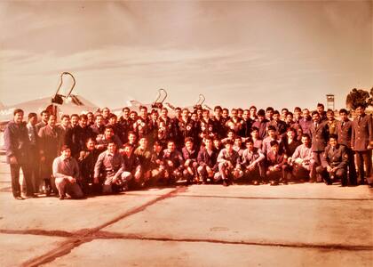 La escuadrilla entera, compuesta por 10 pilotos y 90 profesionales de variadas especialidades