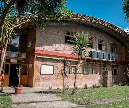 La Escuela de Educación Técnico Profesional en Producción Agropecuaria y Agroalimentaria, dependiente de la UBA