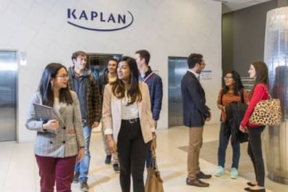 La escuela de negocios Kaplan es una de las tantas instituciones que ofrecen programas de estudio para estudiantes de latinoamérica a través de la página Study Australia Experience