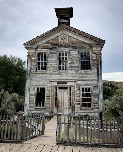 La escuela en Bannack, Montana fue construida en 1874 y la estructura se mantiene intacta (Instagram/@bec24ran)