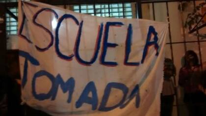 La escuela está tomada por los estudiantes desde el viernes a la noche