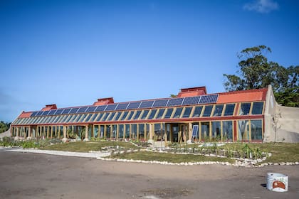 La escuela fue construida en 2018 por iniciativa de la ONG uruguaya, Tagma.